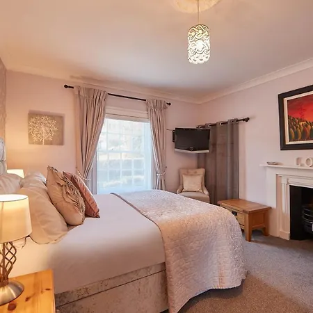 Host & - Rosedale House