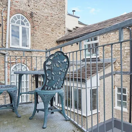 Host & - Rosedale House